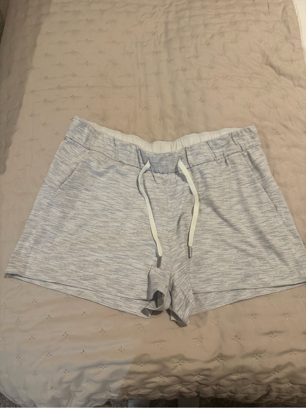 lululemon athletica Light Gray Heather Drawstring Athletic Shorts size 12